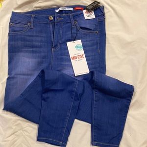 Light wash skinny jeans